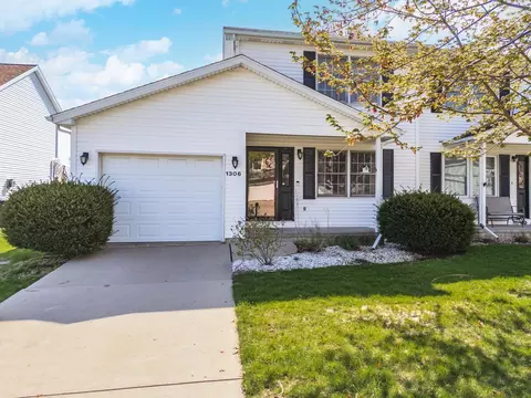 1306 Beacon Hill Ct, Normal, IL 61761 photo 4