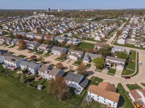 1306 Beacon Hill Ct, Normal, IL 61761 photo 30