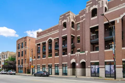 2905 N Halsted St #202, Chicago, IL 60657