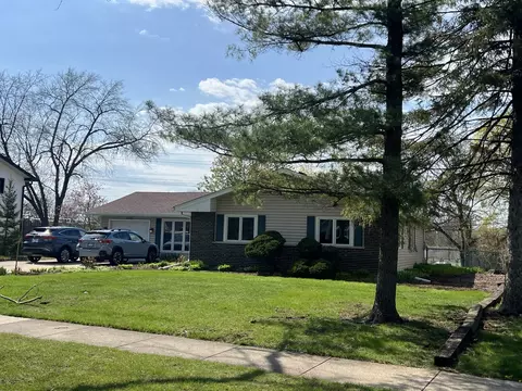 2 S540 Gray Ave, Lombard, IL 60148