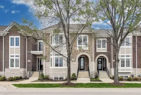 1422 E Northwest Hwy, Arlington Heights, IL 60004