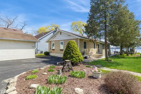 25809 W Lake St, Wauconda, IL 60084