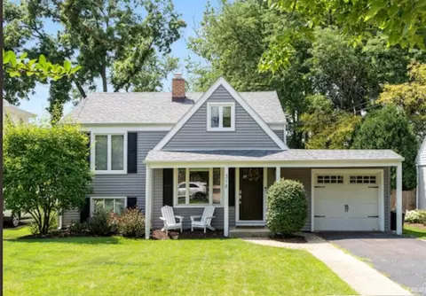 318 May Ave, Glen Ellyn, IL 60137