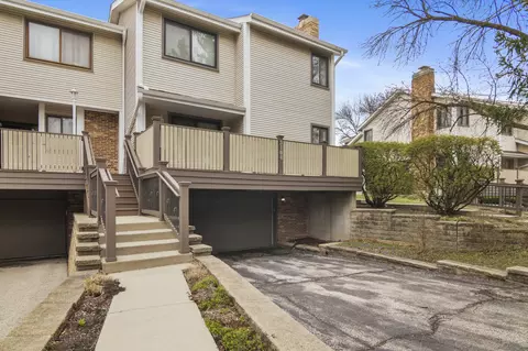 3104 Antelope Springs Rd, Northbrook, IL 60062