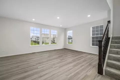 Living - 604 Erin Dr, Elgin, IL 60124 photo 1 of 2