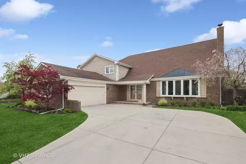 4000 Rutgers Ln, Northbrook, IL 60062