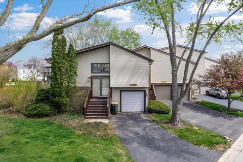 29 W376 Thornwood Ln, Warrenville, IL 60555