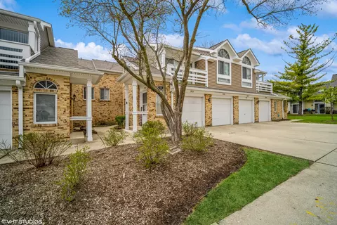 1260 Ranch View Ct, Buffalo Grove, IL 60089