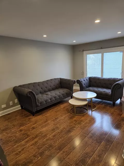 Living - 423 Harvard Ln, Bartlett, IL 60103 photo 3 of 3