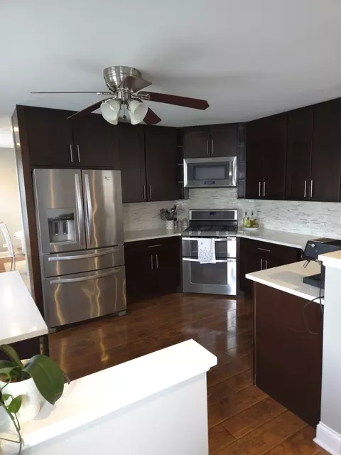 Kitchen - 423 Harvard Ln, Bartlett, IL 60103 photo 2 of 2