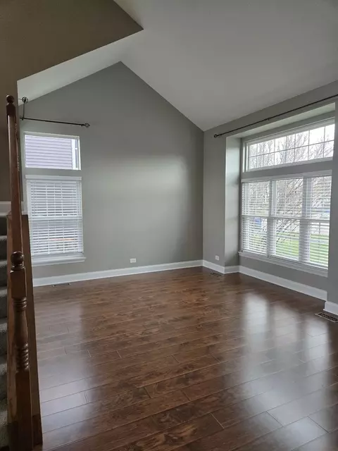 Living - 423 Harvard Ln, Bartlett, IL 60103 photo 2 of 3