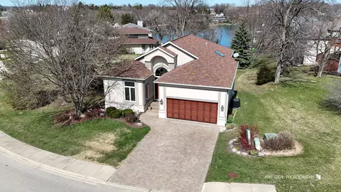 1187 Bayshore Dr, Antioch, IL 60002