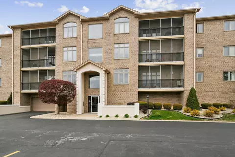 18610 Pine Lake Dr #3A, Tinley Park, IL 60477