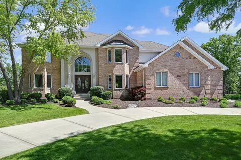 909 Prairie Ridge Ct, Burr Ridge, IL 60527