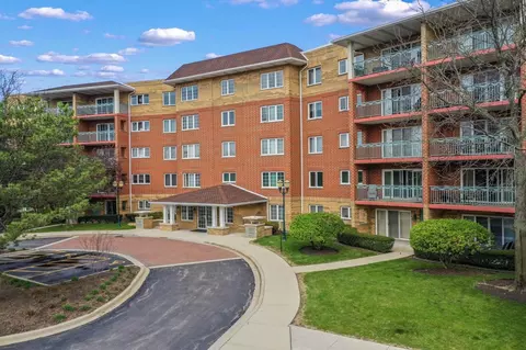 740 Creekside Dr #503, Mount Prospect, IL 60056