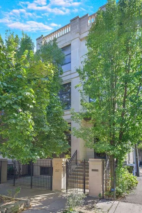 2047 W Churchill St, Chicago, IL 60647