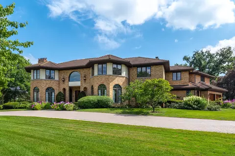 1612 Midwest Club Pkwy, Oak Brook, IL 60523