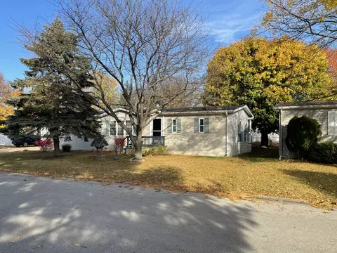 8571 Summerwood Dr, Roscoe, IL 61073