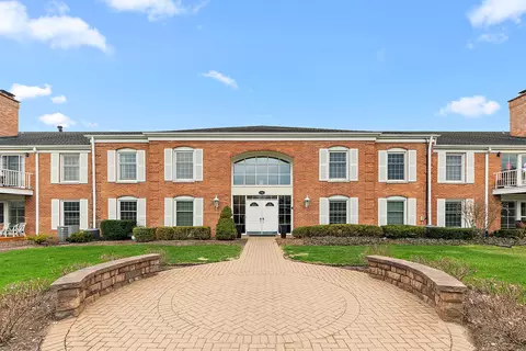 120 Carriage Way Dr #B201, Burr Ridge, IL 60527