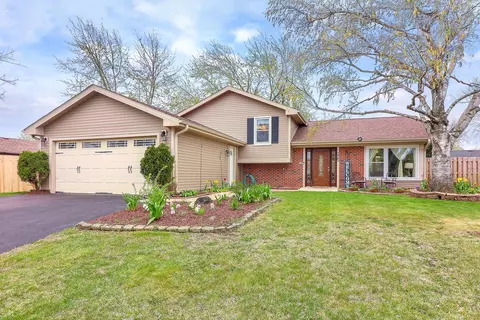 225 Lincolnshire Ct, Bolingbrook, IL 60440