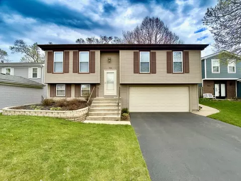 765 Woodside Dr, Roselle, IL 60172