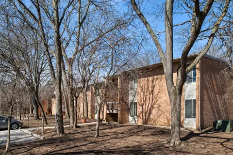 1501 Fairway Dr #1E, Lisle, IL 60532
