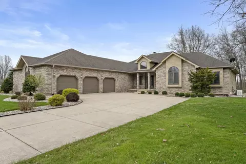 424 Woodland Estates Dr, Valparaiso, IN 46385
