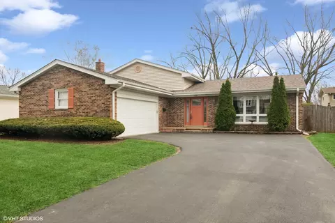 713 E Cunningham Dr, Palatine, IL 60074