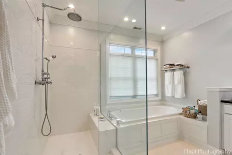 Bath - 1828 Orchard Beach Rd, Mchenry, IL 60050 photo 4 of 8