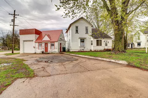 303 S Main St, Tampico, IL 61283