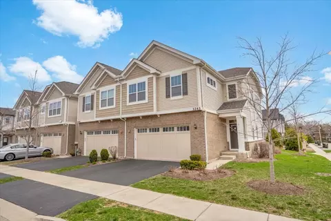 3243 N Heritage Ln, Arlington Heights, IL 60004