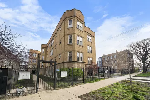 3222 W Beach Ave #2C, Chicago, IL 60651