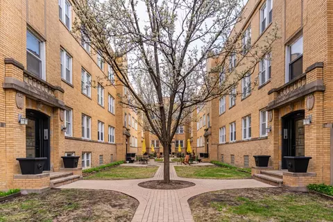 1334 W Estes Ave #2S, Chicago, IL 60626