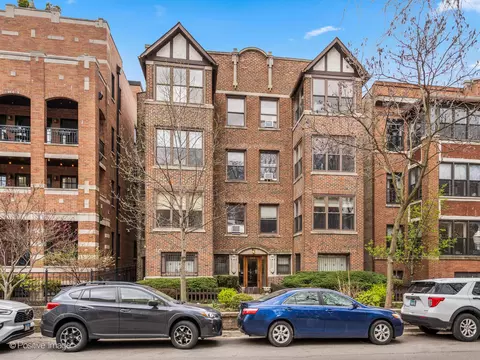 629 W Buckingham Pl #1, Chicago, IL 60657