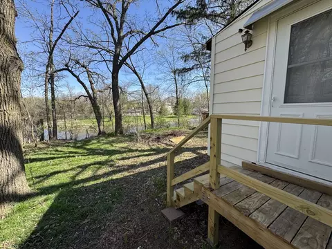 Exterior - 404 Nippersink Dr, Mchenry, IL 60050 photo 2 of 6