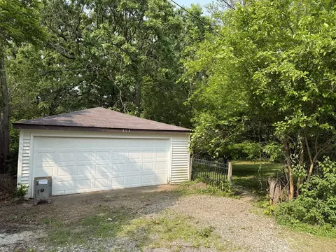 Exterior - 404 Nippersink Dr, Mchenry, IL 60050 photo 4 of 6