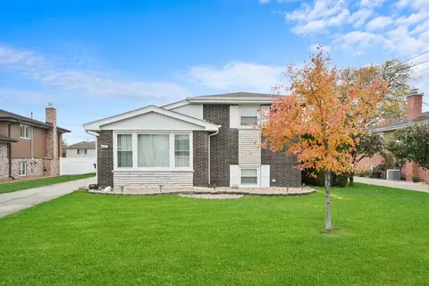 8836 Mcvicker Ave, Oak Lawn, IL 60453