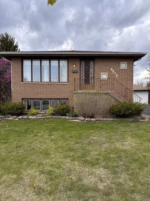 4210 W Holmberg Ct, Alsip, IL 60803