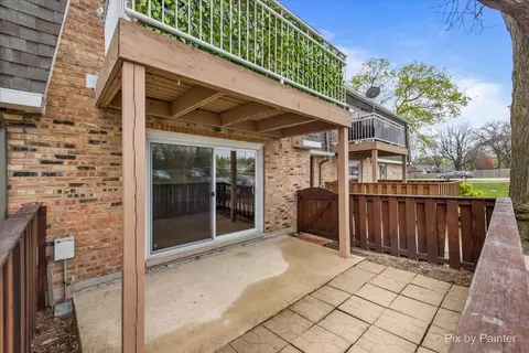 Exterior - 4704 Euclid Ave #1A, Rolling Meadows, IL 60008 photo 3 of 4