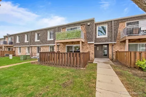 4704 Euclid Ave #1A, Rolling Meadows, IL 60008