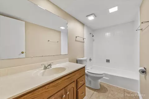 Bath - 4704 Euclid Ave #1A, Rolling Meadows, IL 60008 photo 2 of 2