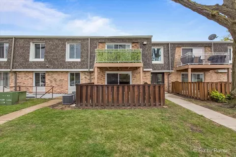 Exterior - 4704 Euclid Ave #1A, Rolling Meadows, IL 60008 photo 1 of 4