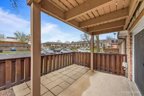 Exterior - 4704 Euclid Ave #1A, Rolling Meadows, IL 60008 photo 2 of 4