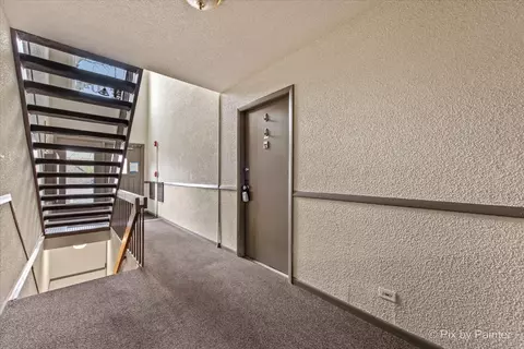 Entry Way - 4704 Euclid Ave #1A, Rolling Meadows, IL 60008 photo 1 of 1