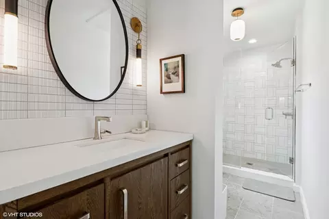 Bath - 751 Keystone Ave, River Forest, IL 60305 photo 2 of 3