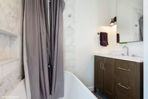 Bath - 751 Keystone Ave, River Forest, IL 60305 photo 3 of 3