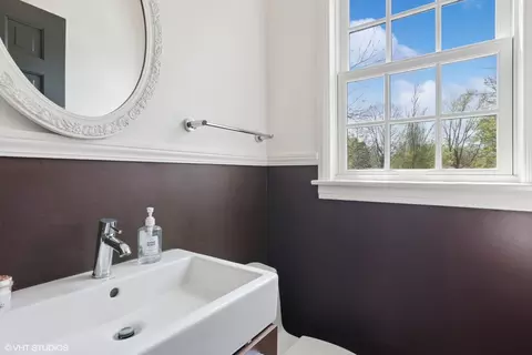 Bath - 751 Keystone Ave, River Forest, IL 60305 photo 1 of 3
