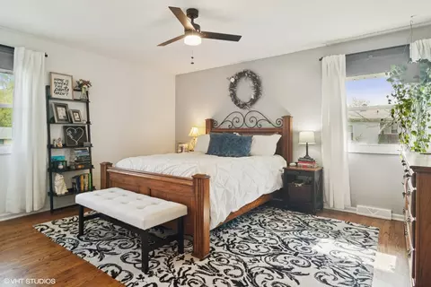 Bedroom - 4175 Hudson Dr, Hoffman Estates, IL 60192 photo 1 of 3