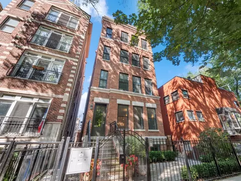 706 W Briar Pl #1, Chicago, IL 60657