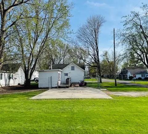 Exterior - 401 E Wood St, Colfax, IL 61728 photo 3 of 4